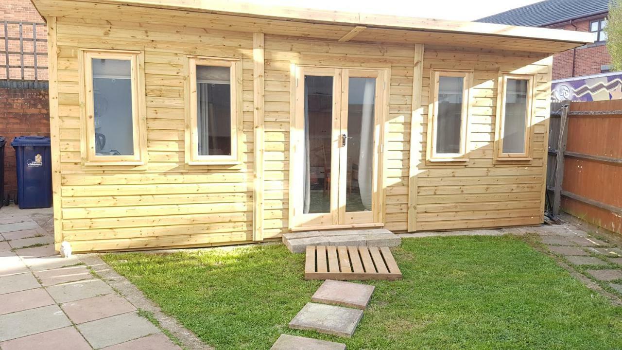 Urban Log Cabin Near Zone 2 Tube 런던 외부 사진